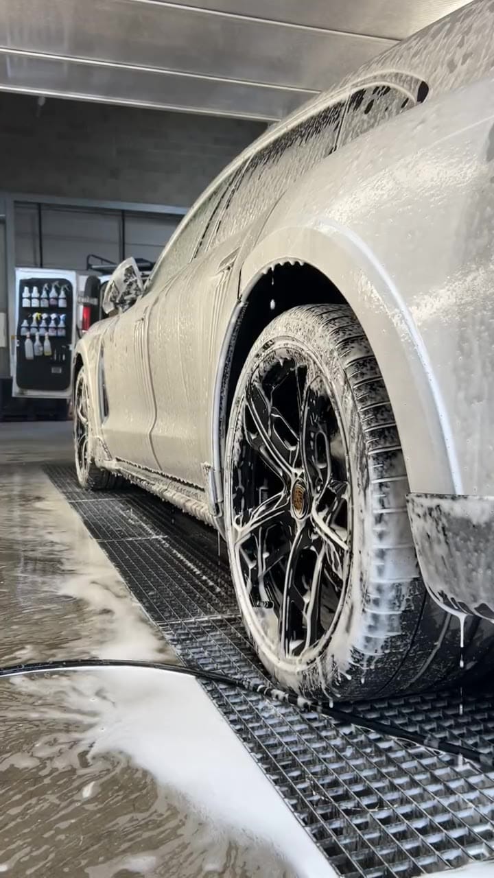 Lavage extérieur d'un SUV par Doret'Xpert